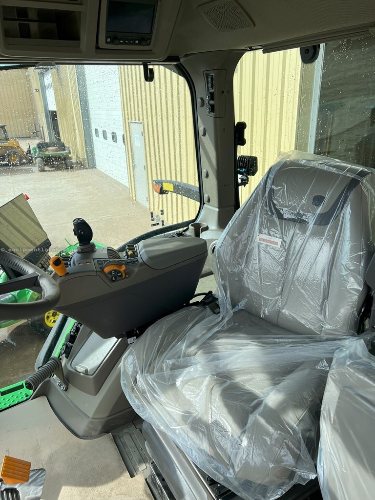 2024 John Deere 7R 210 Image 10