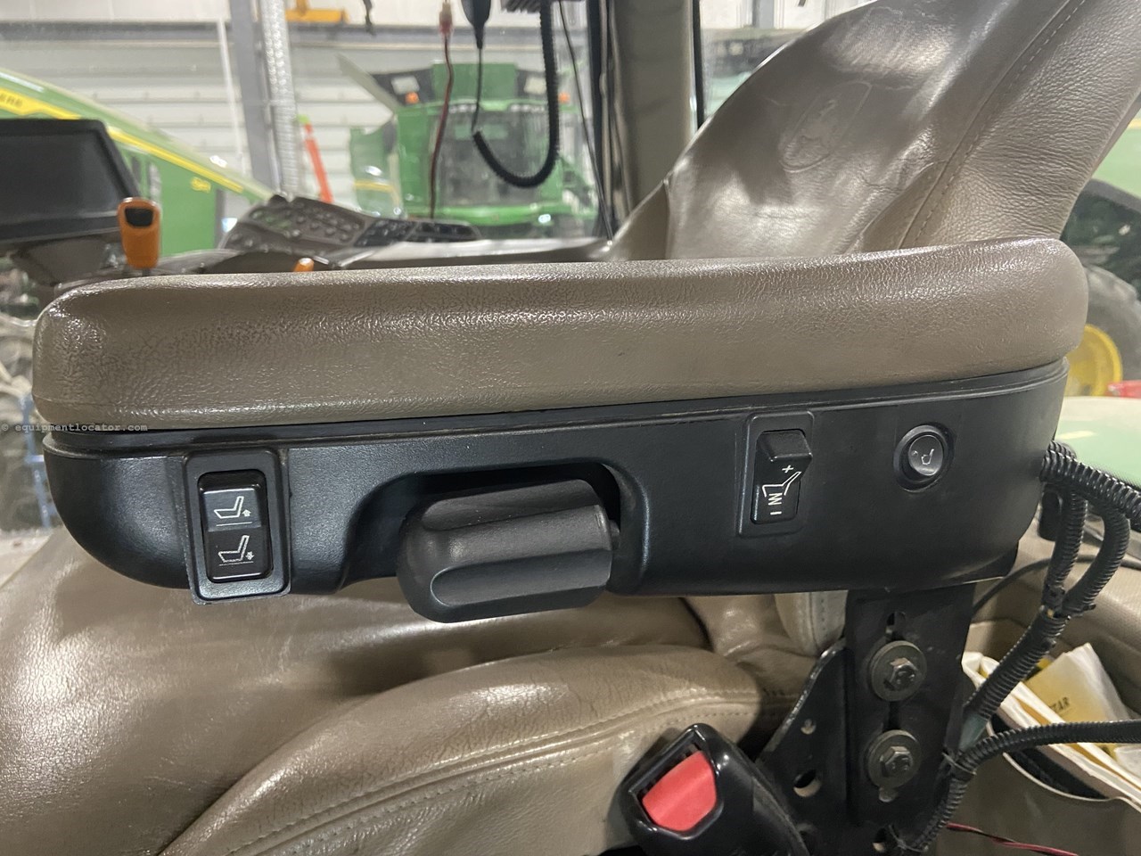 2013 John Deere 9560R Image 10