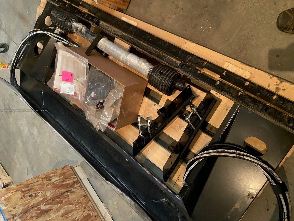 2022 MacDon FD1 Header Mount Kit for CIH 2300/2500 series Comb Image 4