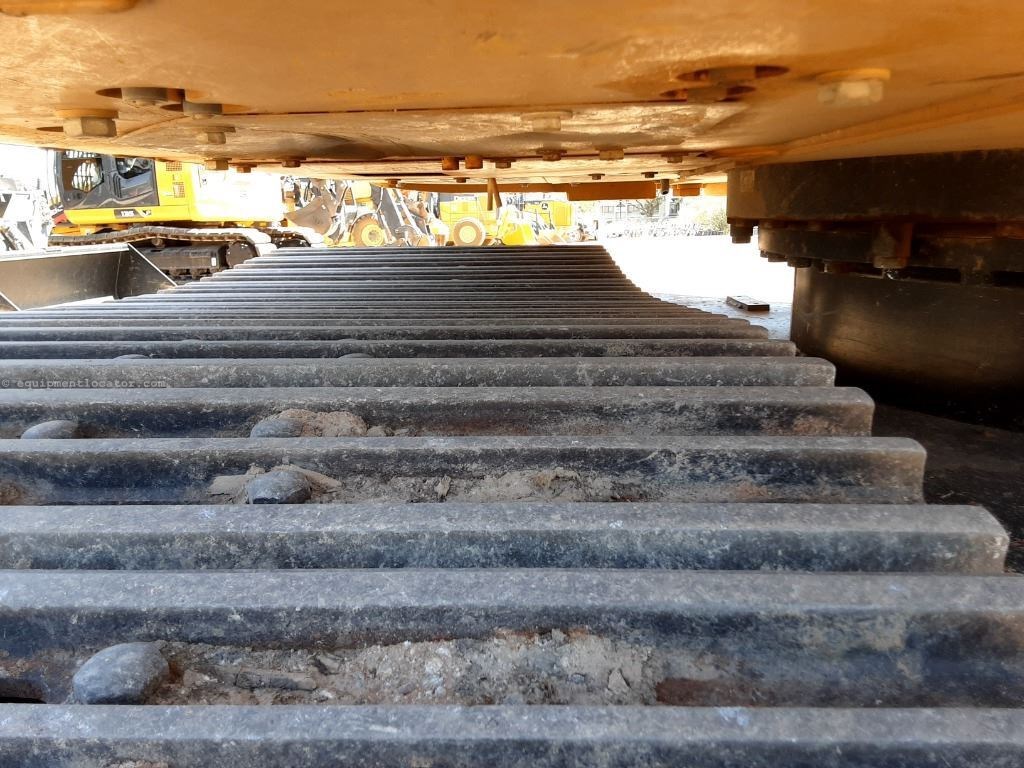 2023 John Deere 245P Image 10