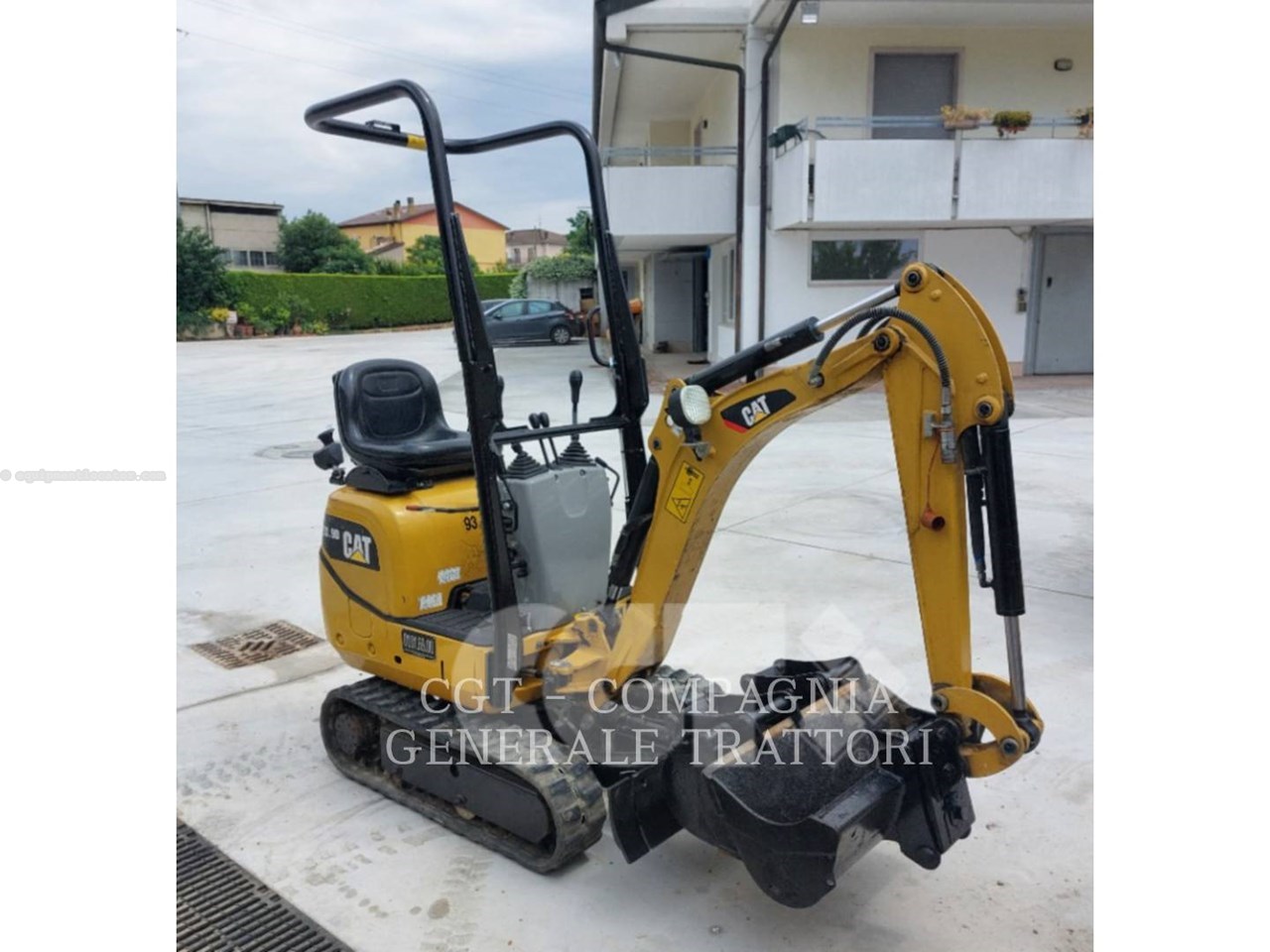 2019 Caterpillar 300.9D Image 2