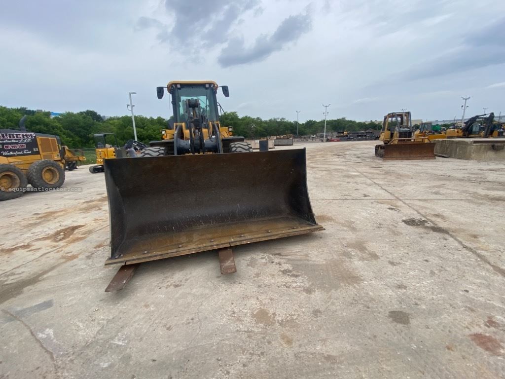 2022 John Deere 644P Image 10