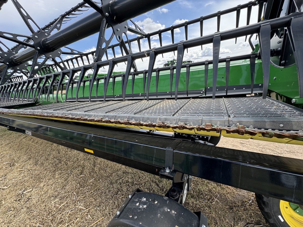 2022 John Deere HD35F Image 10