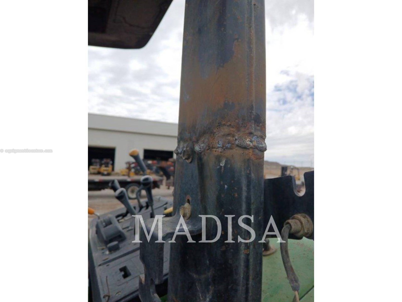 2005 John Deere 6415 Image 10