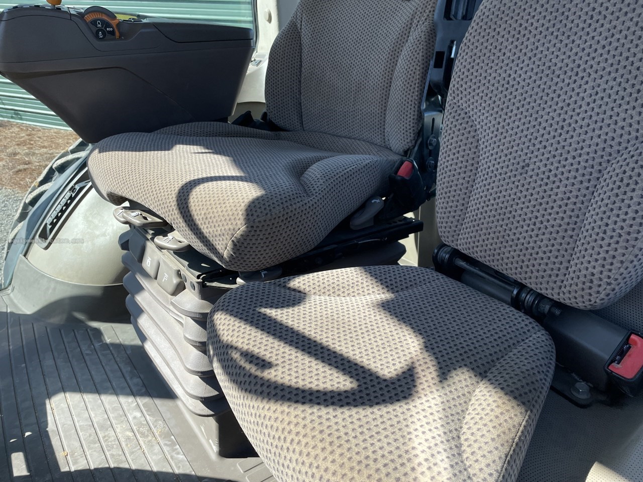 2018 John Deere 8400R Image 10