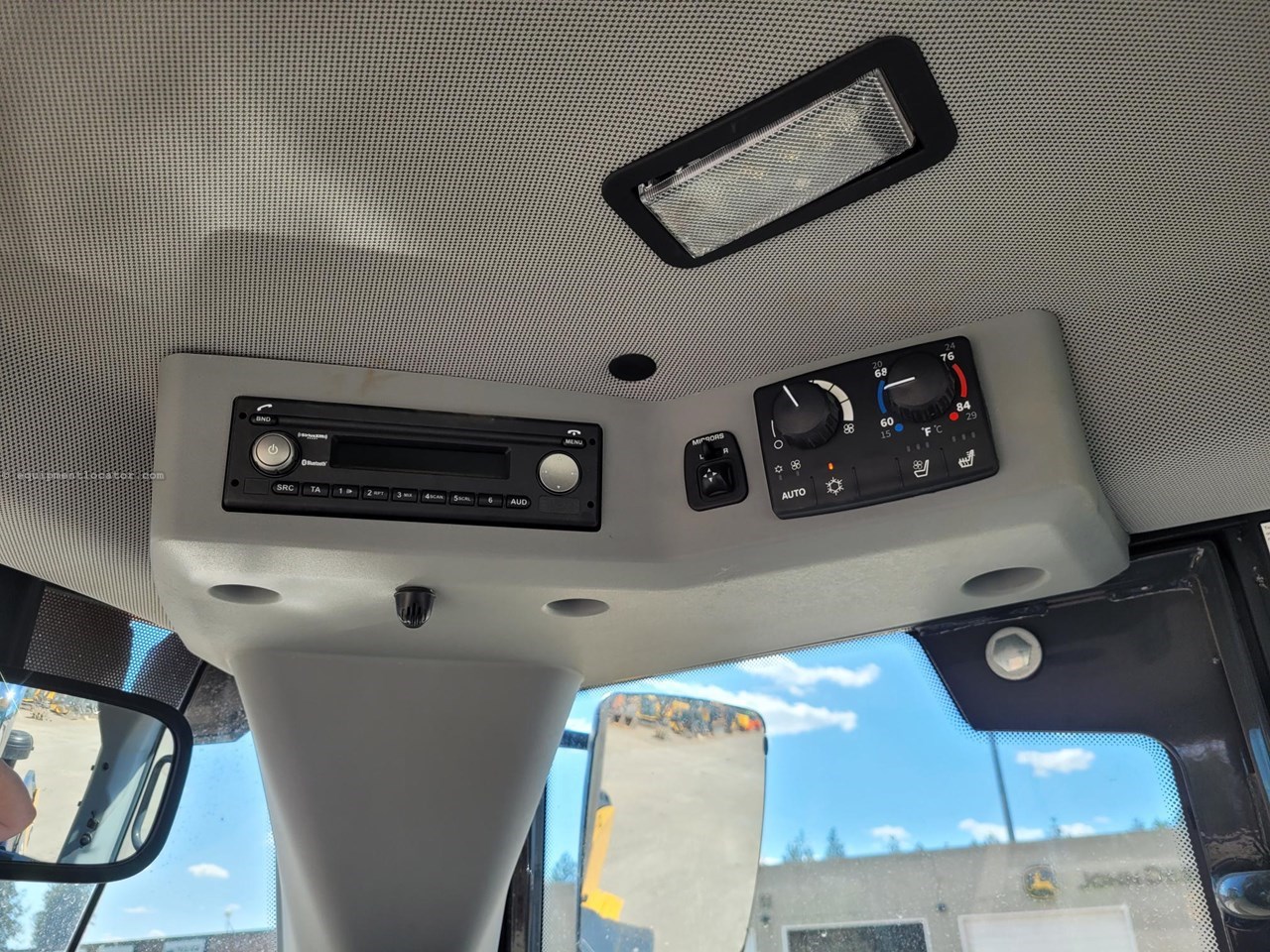 2022 John Deere 544 P Image 10