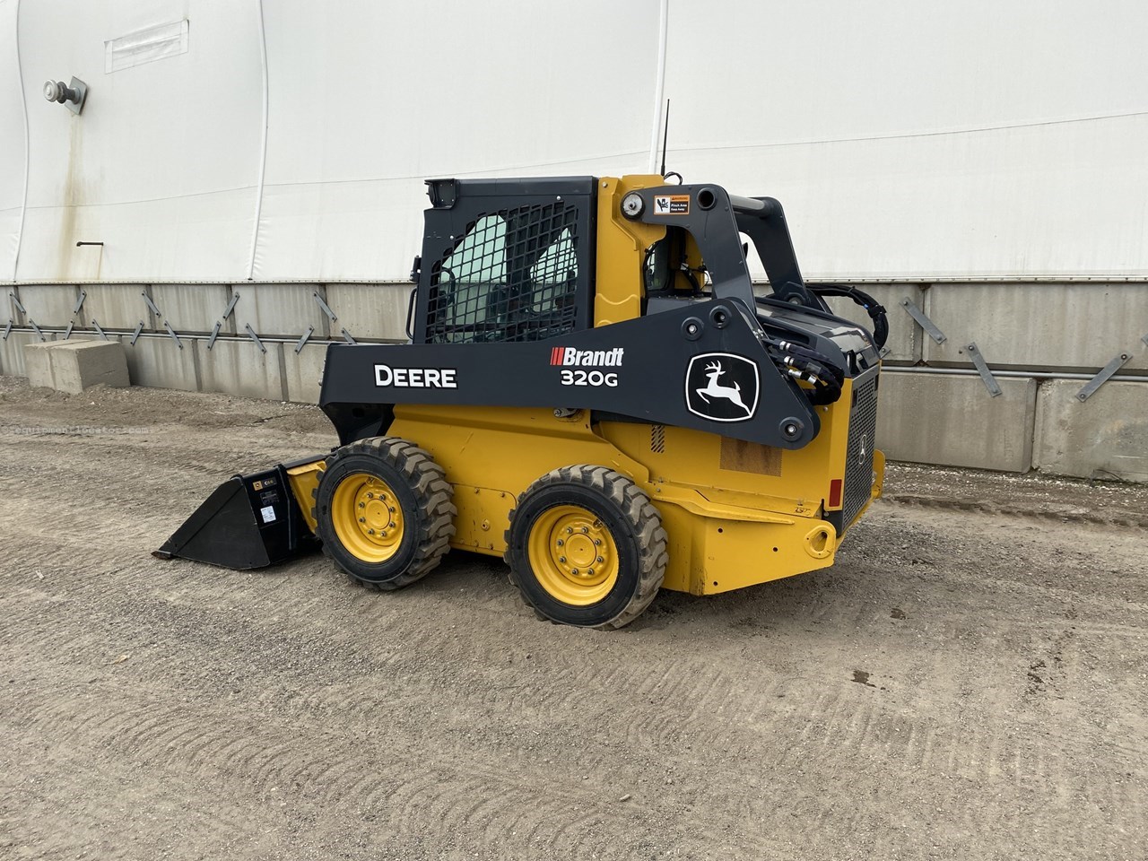 2022 John Deere 320G Image 4