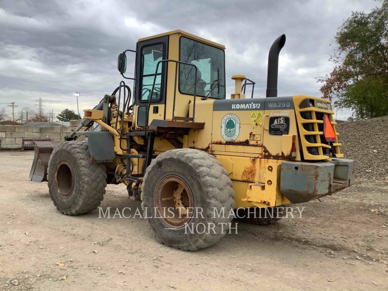 1999 Komatsu WA250-3 Image 4