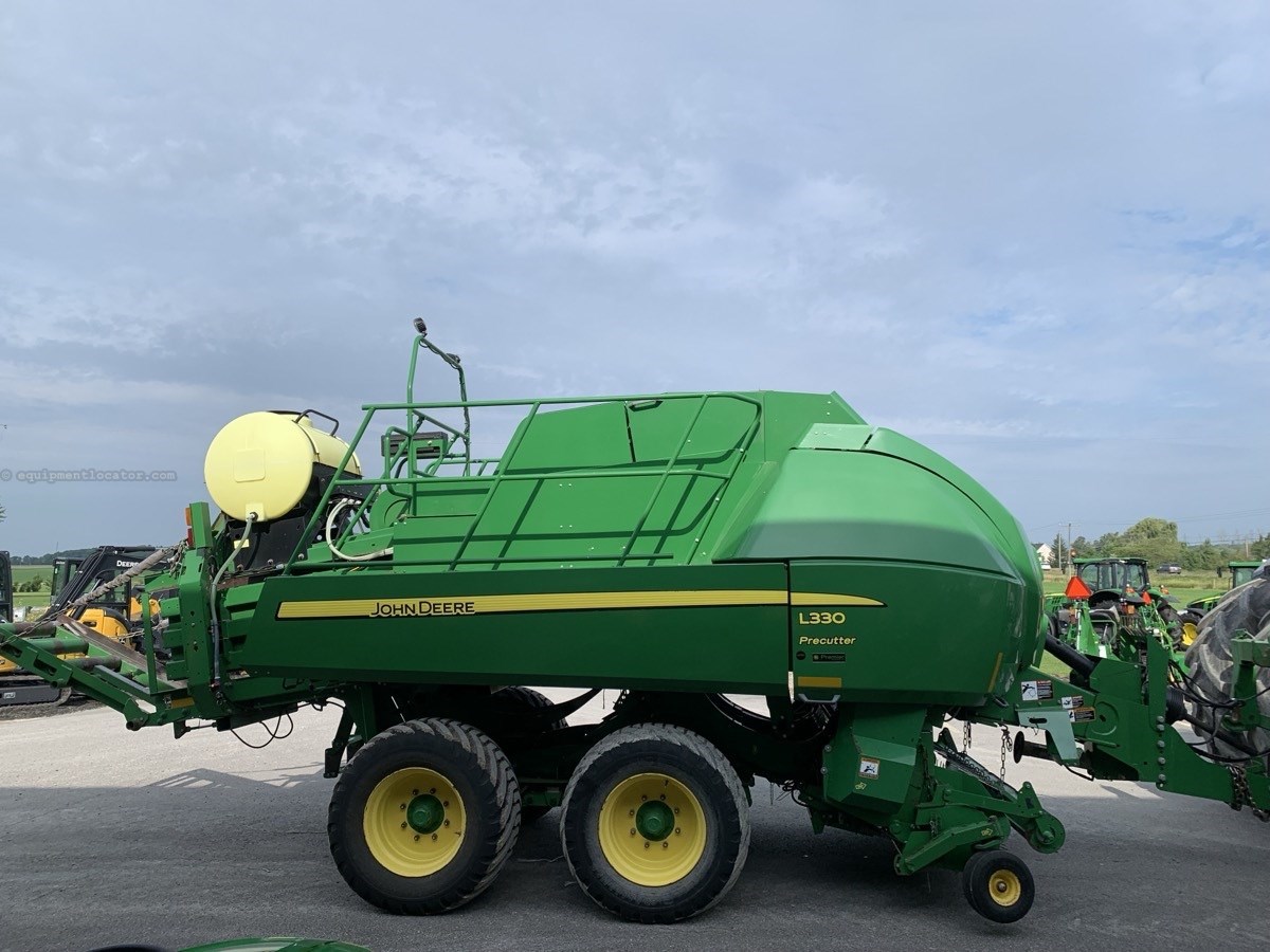 2017 John Deere L330 Image 4