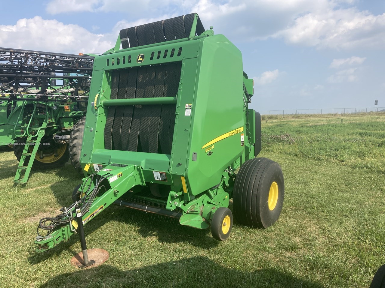 2018 John Deere 560R Image 2
