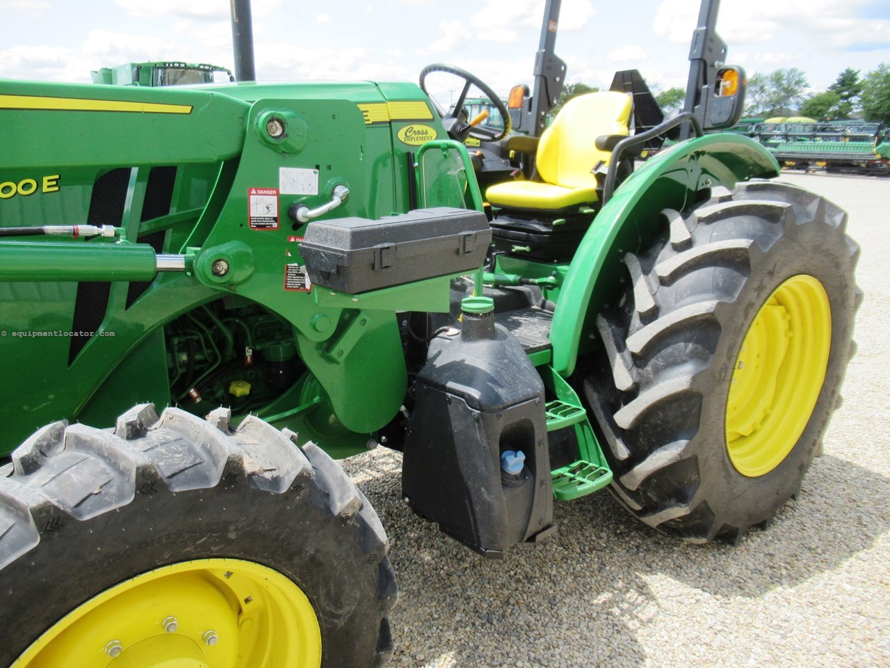 2023 John Deere 5100E Image 10