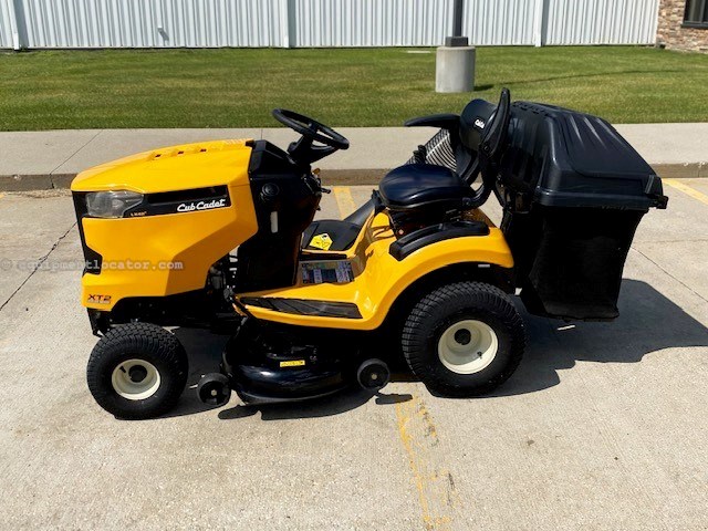 2018 Cub Cadet XT2 LX42 KH Image 2