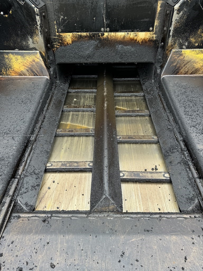 2023 Caterpillar AP 555 F Image 10