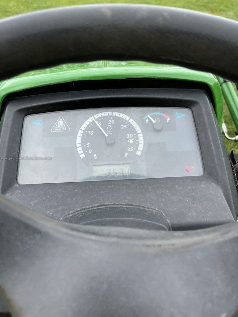 2015 John Deere 1023E Image 10