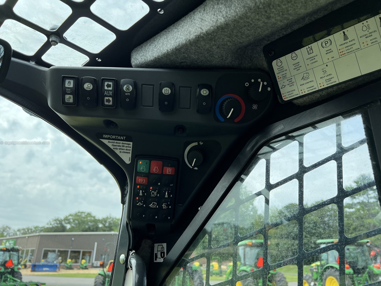 2023 John Deere 331G Image 10