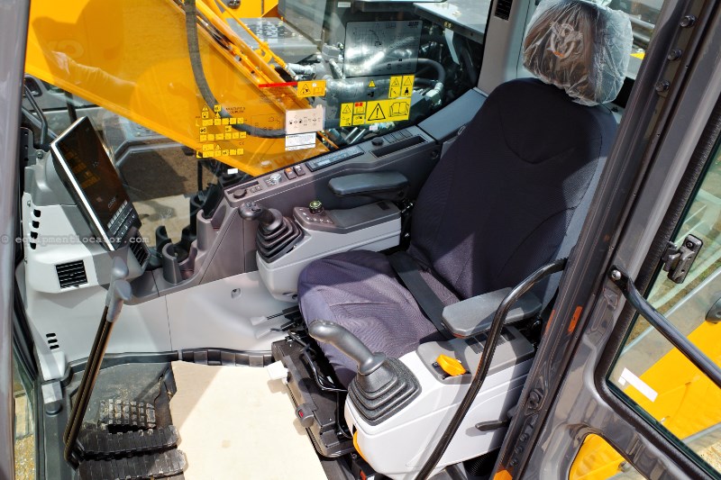 2023 Case CX190E Image 10