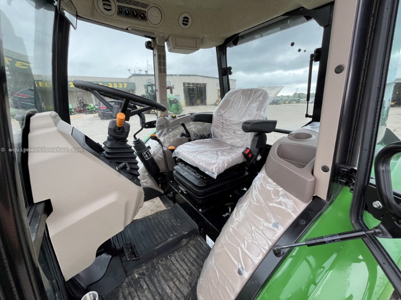2022 John Deere 5075E Image 10