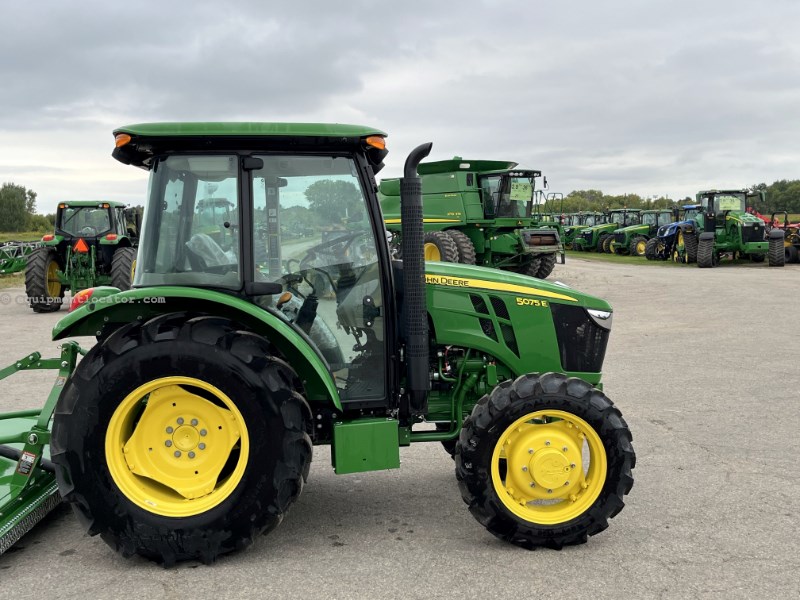 John Deere 5055E Image 4