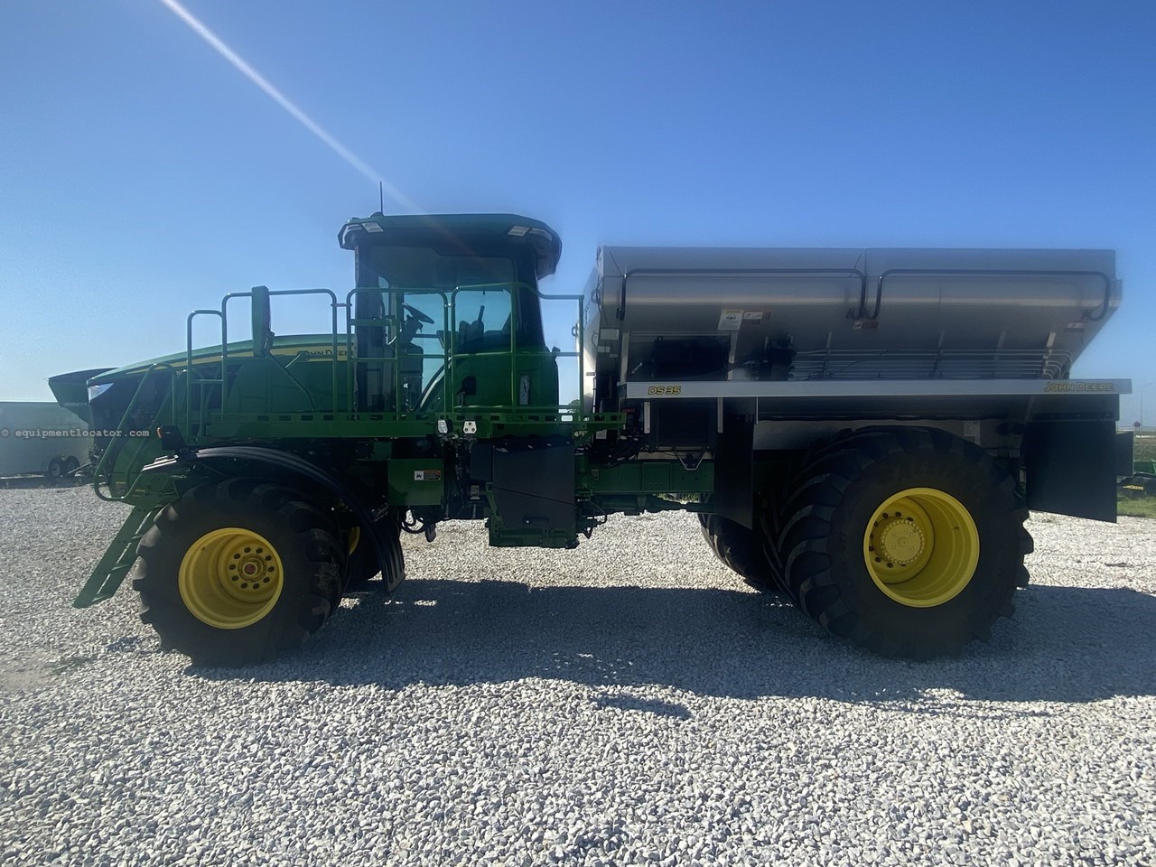 2023 John Deere 800R Image 2