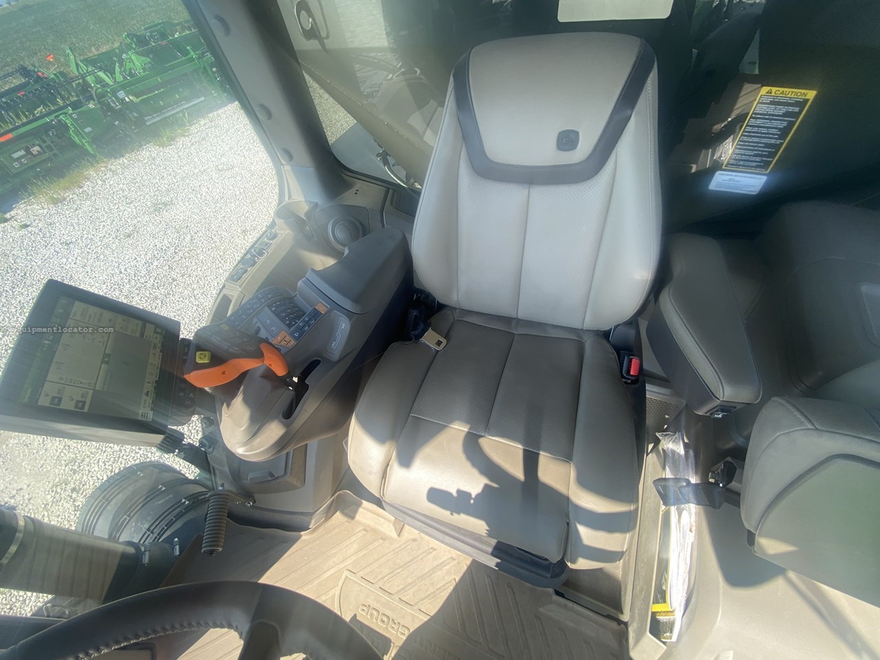 2023 John Deere 800R Image 10