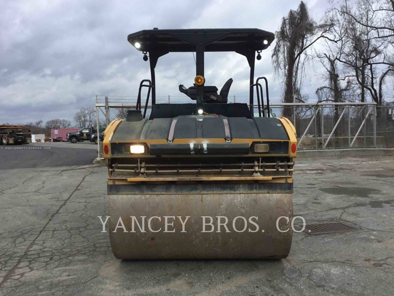 2019 Caterpillar CB13 Image 10