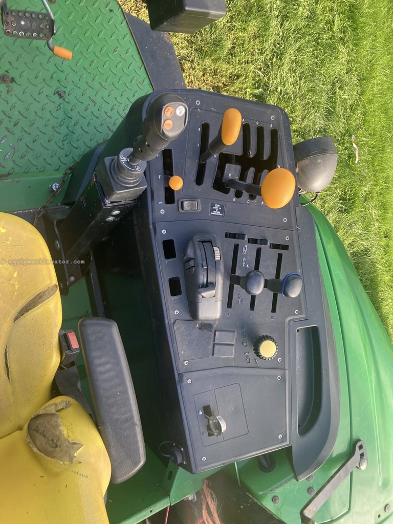 2013 John Deere 6105M Image 10
