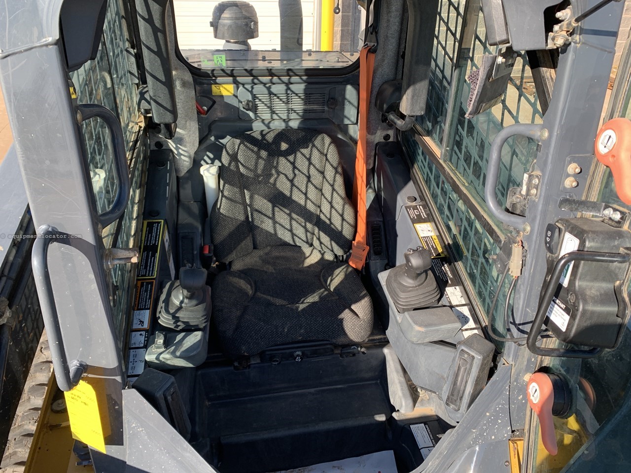 2020 John Deere 331G Image 10