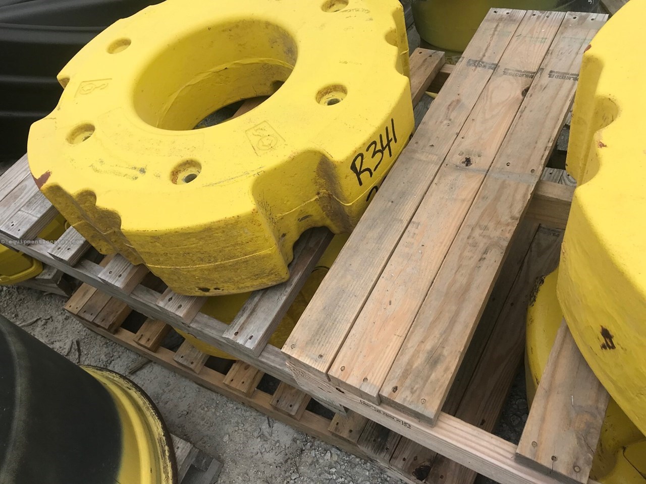 John Deere R341378 - 900KG weight Image 2