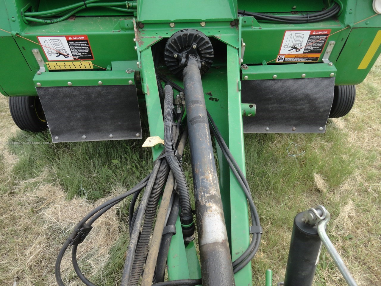 2001 John Deere 567 Image 10