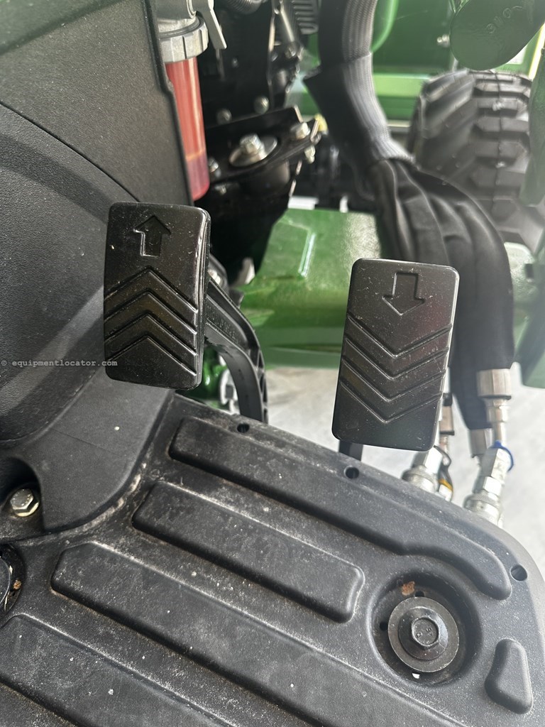 2024 John Deere 1023E 24HP HST Tractor, Loader & Bucket Image 3