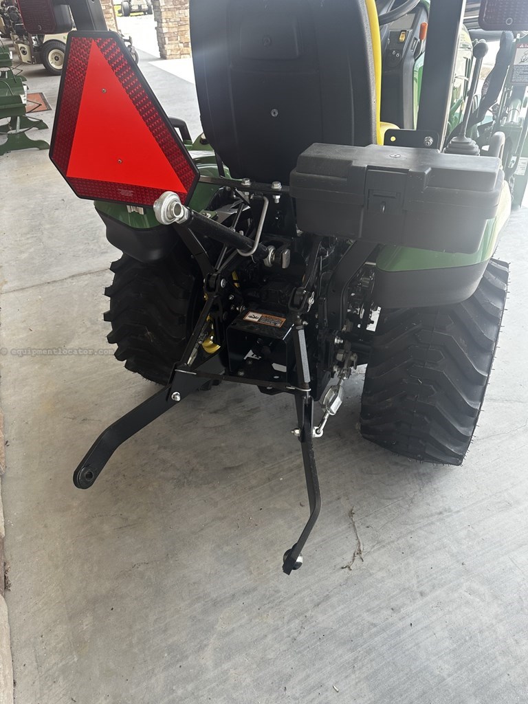 2024 John Deere 1023E 24HP HST Tractor, Loader & Bucket Image 10