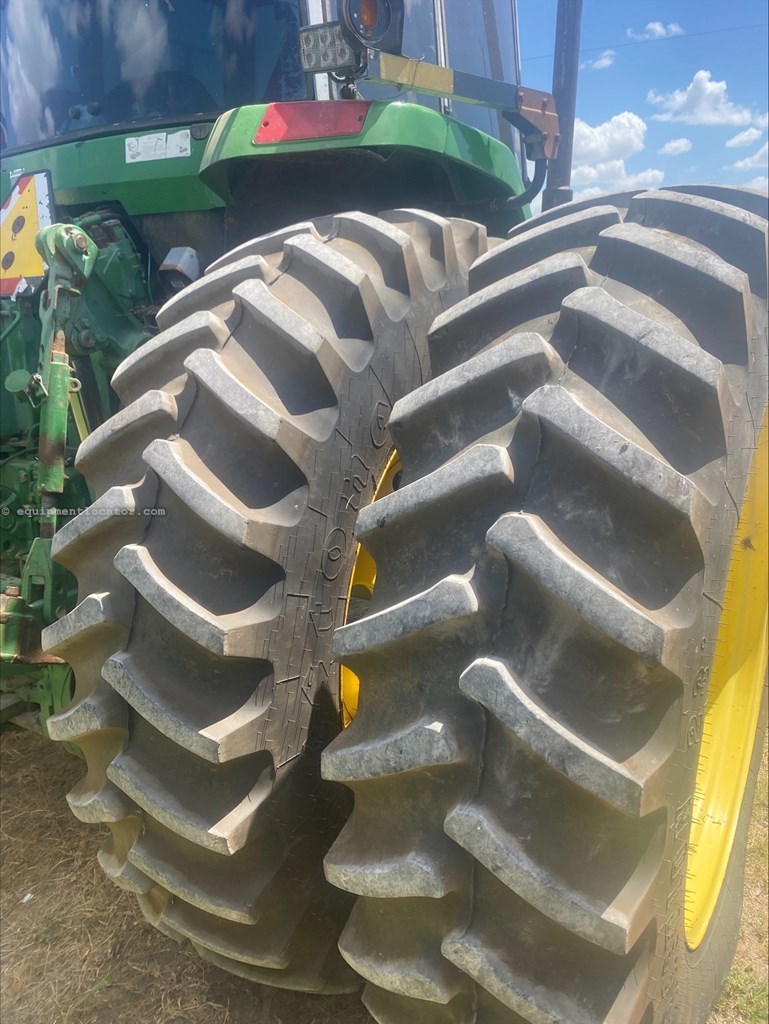 2000 John Deere 7810 Image 10