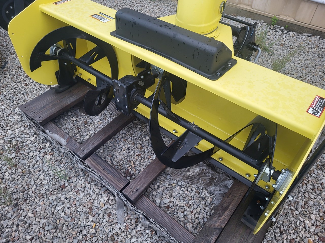 2022 John Deere 54" SNOW BLOWER Image 6