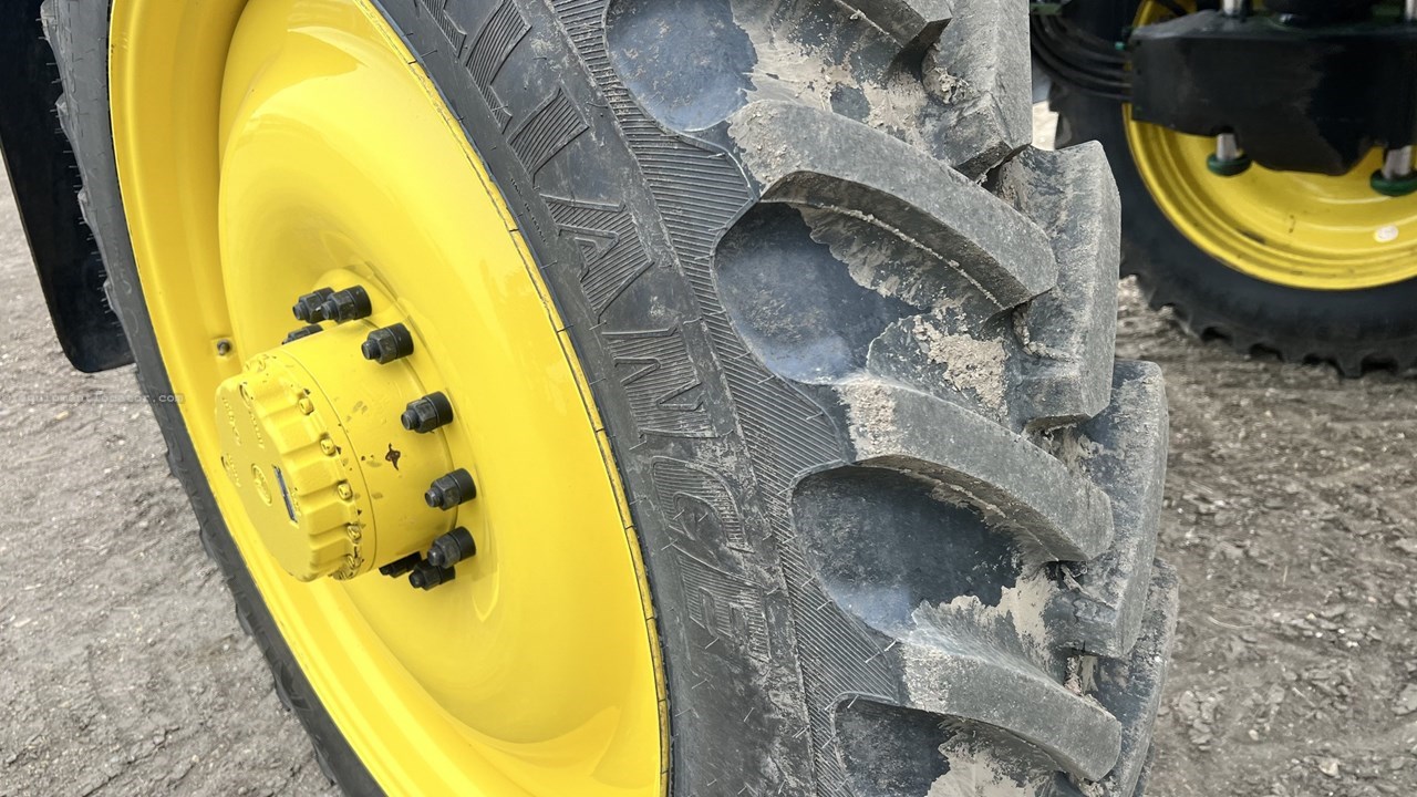 2023 John Deere 400R Image 10