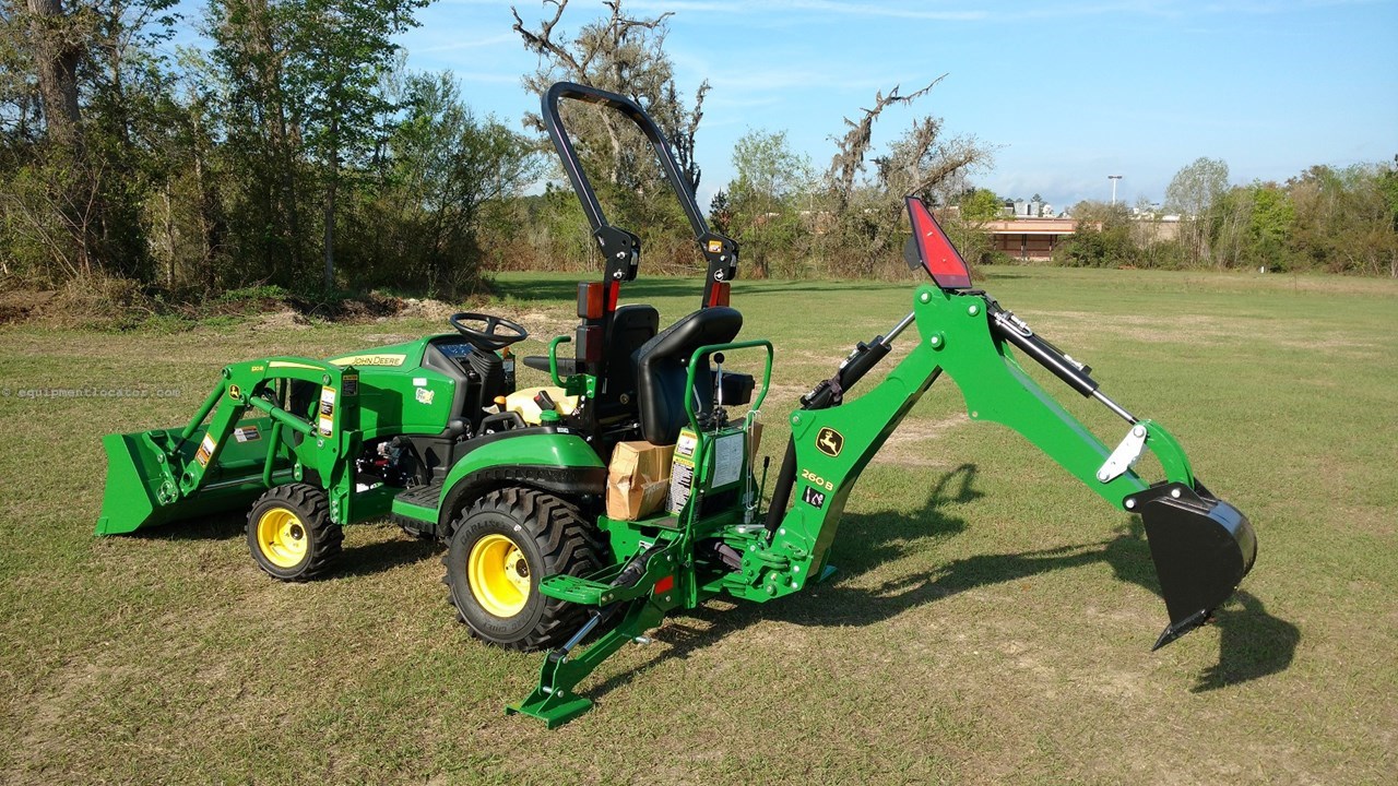 2025 John Deere 1025R Image 10