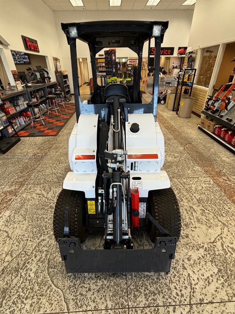 2023 Bobcat L28 Image 4