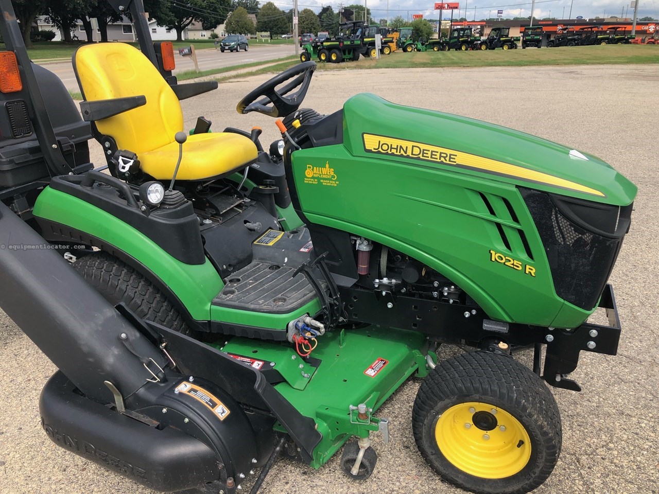 2015 John Deere 1025R Image 2