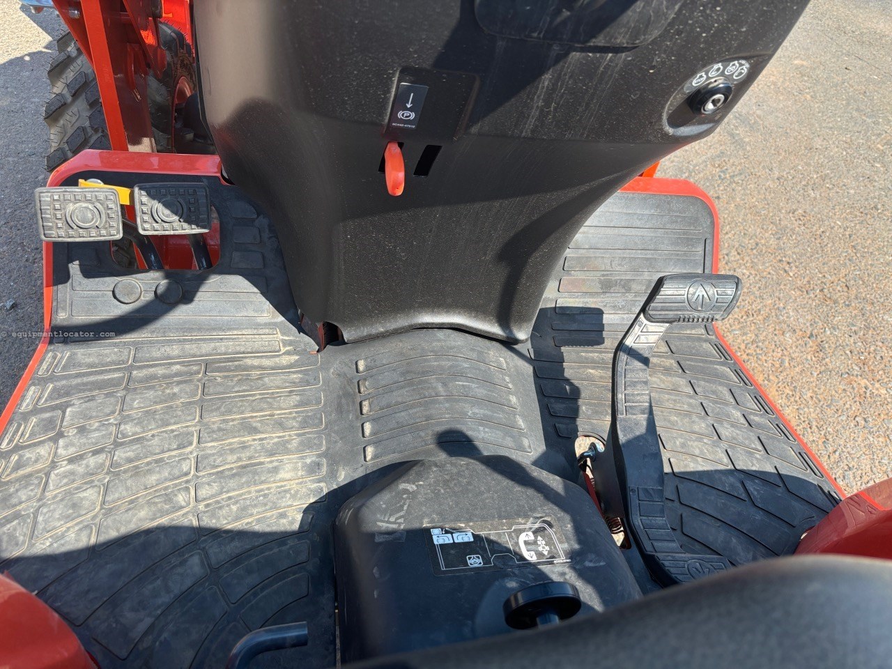 2024 Kubota LX2620SUHSD Image 10