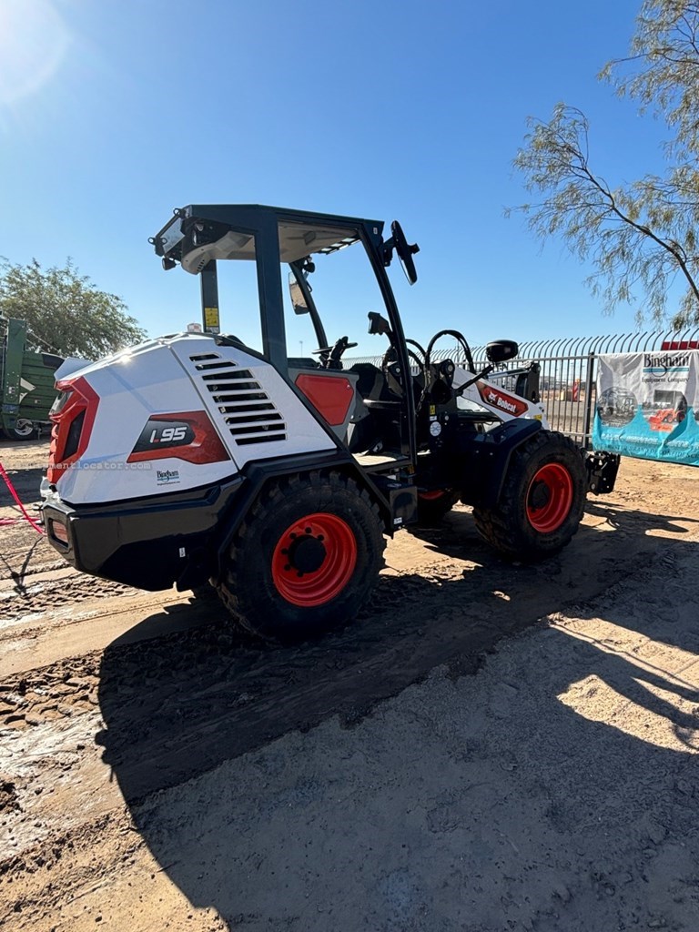 2023 Bobcat L95 Image 2