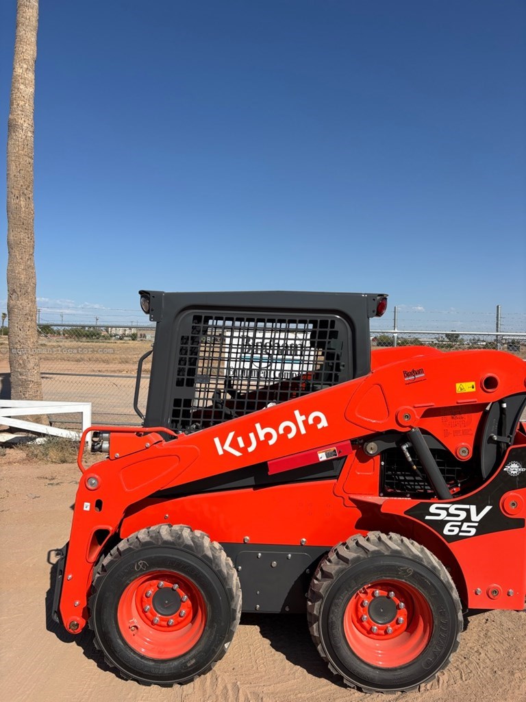 2024 Kubota SSV65PH Image 1