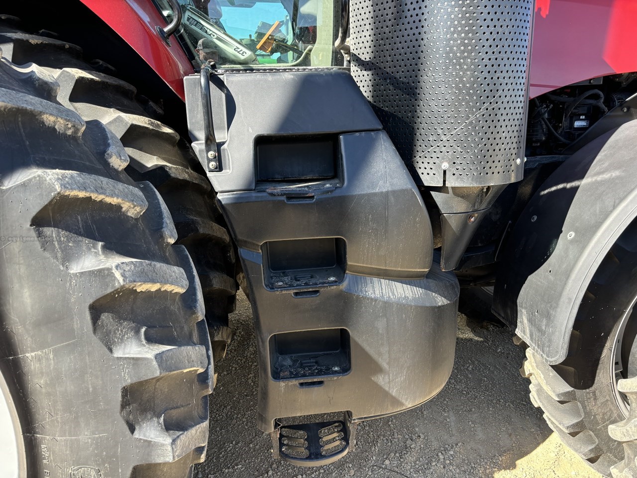 2018 Case IH 340 Image 25