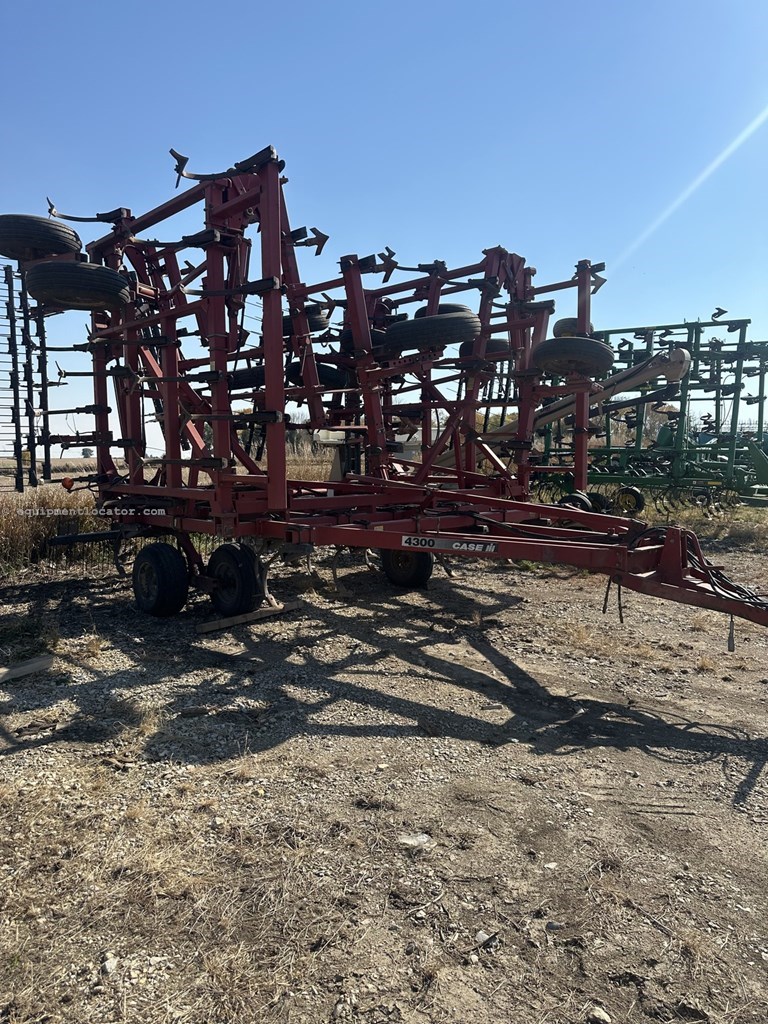 Case IH 4300 Image 10