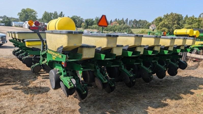 2001 John Deere 1780 Image 10