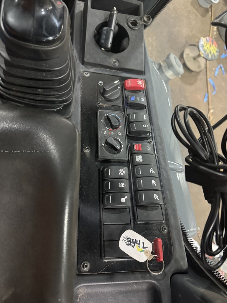 2020 John Deere 344L Image 10