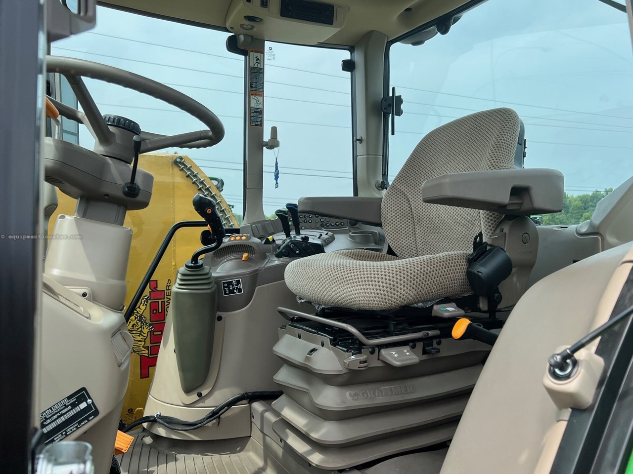 2020 John Deere 6110M Image 10