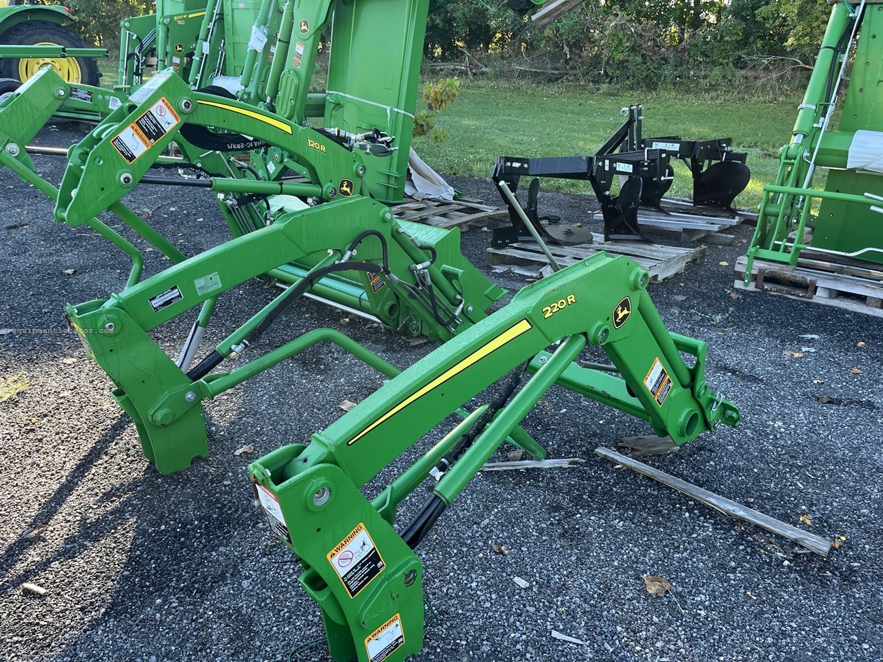 2018 John Deere 220R Image 2