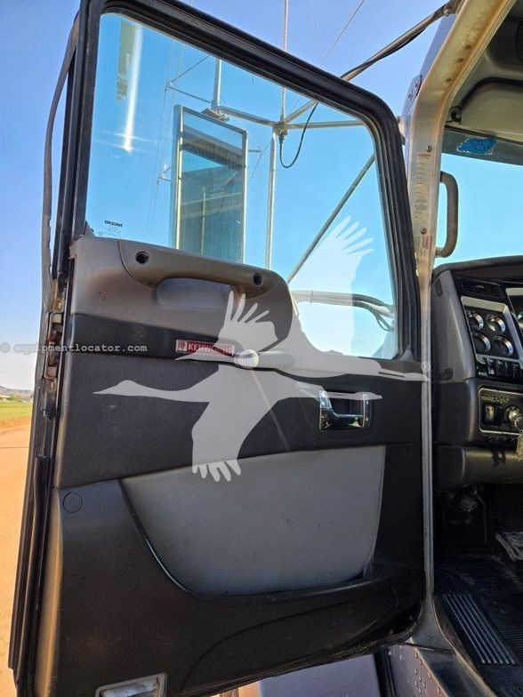 2008 Kenworth T800 Image 10