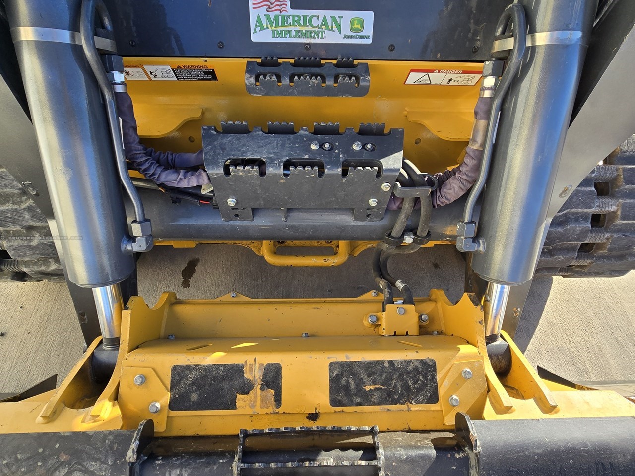 2022 John Deere 331G Image 10