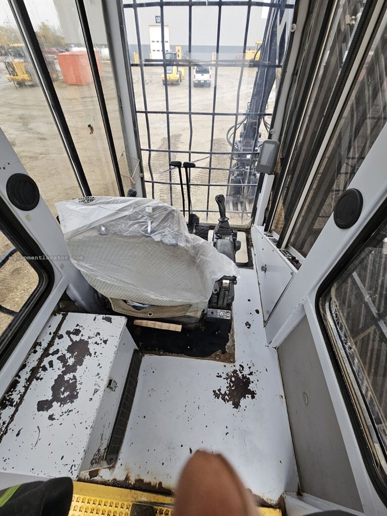 2014 Caterpillar 325D Image 10