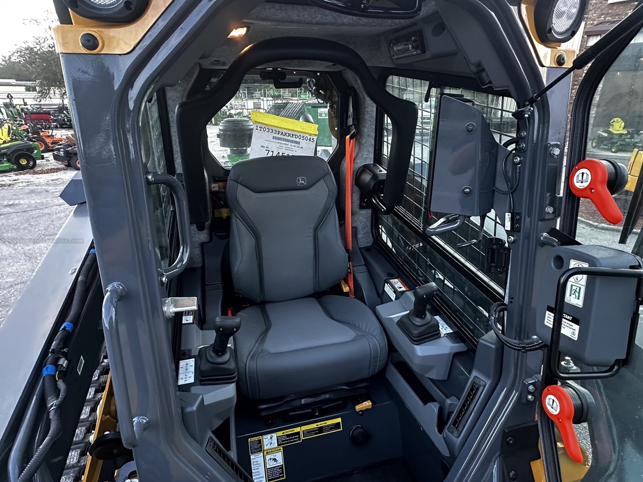 2025 John Deere 333 P Image 10